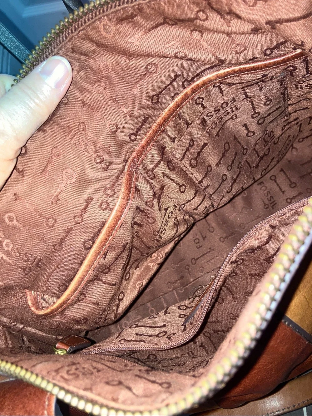 Vintage FOSSIL Women Reissue Brown leather satchel with a keyhole emblem